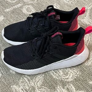 Adidas Women’s Black/Pink Sneakers. Great pre-owned condition. Size 8